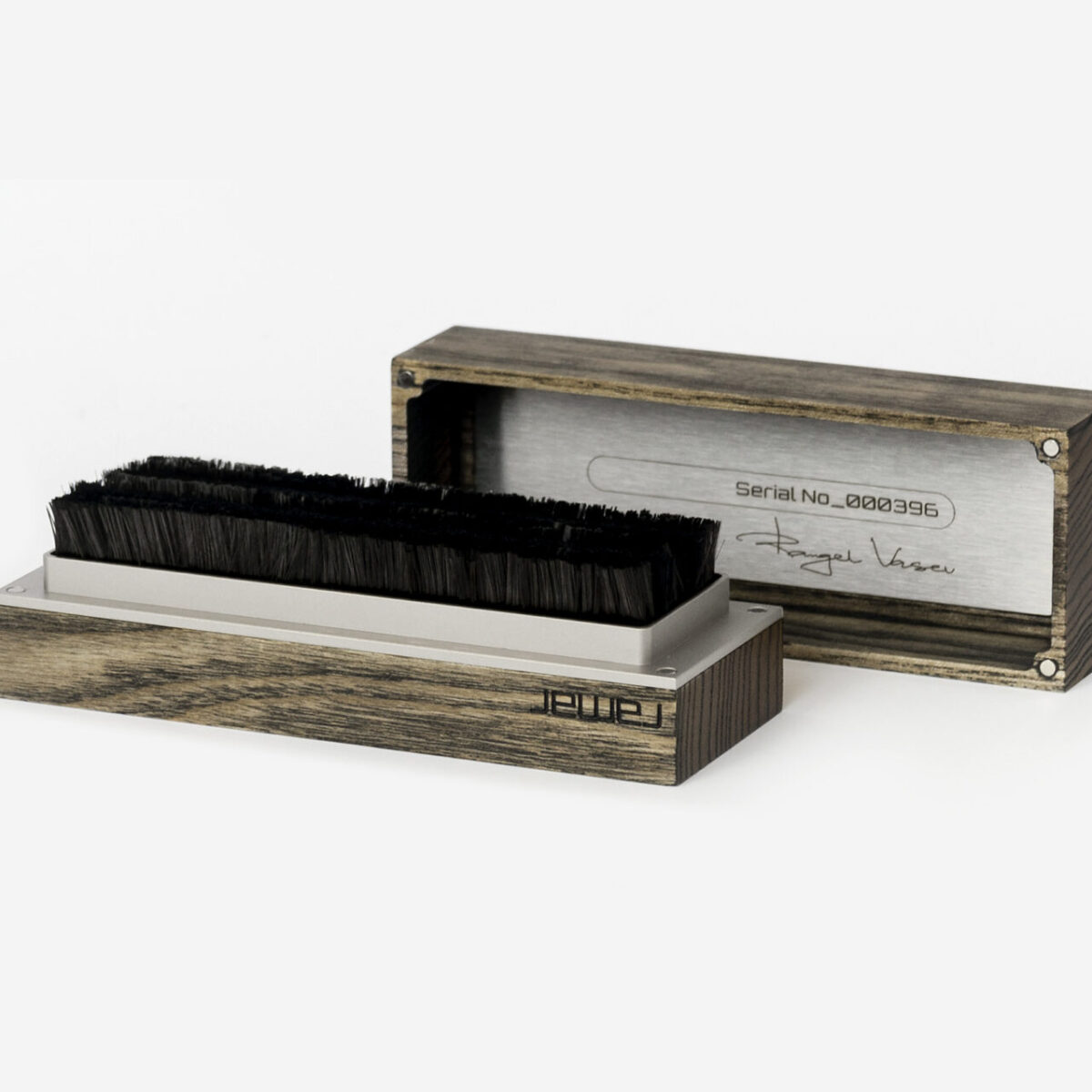 Record brush ramar Amy handmade in Berlin