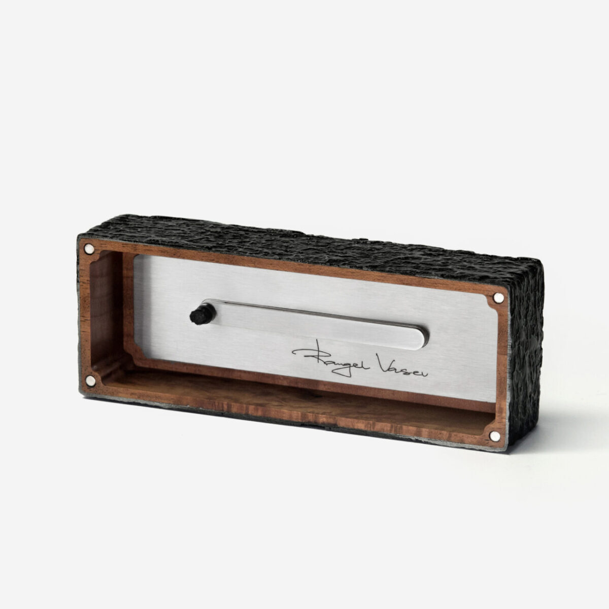 Ramar Noir record brush